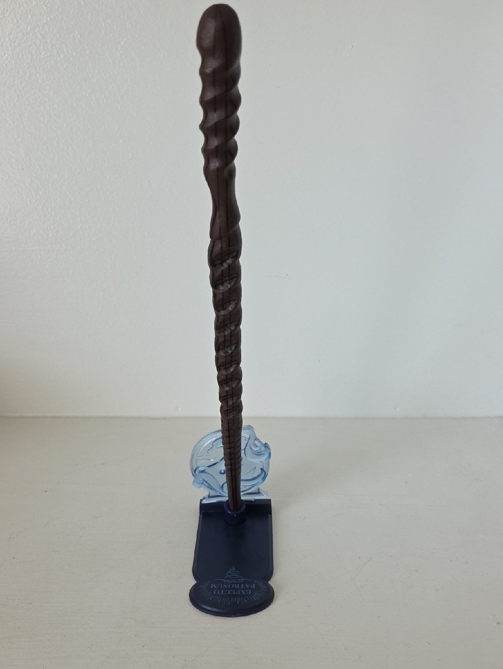 Harry Potter Mystery Wand Cho Chang Dark Brown Wand Decorative Stand - Picture 3 of 4